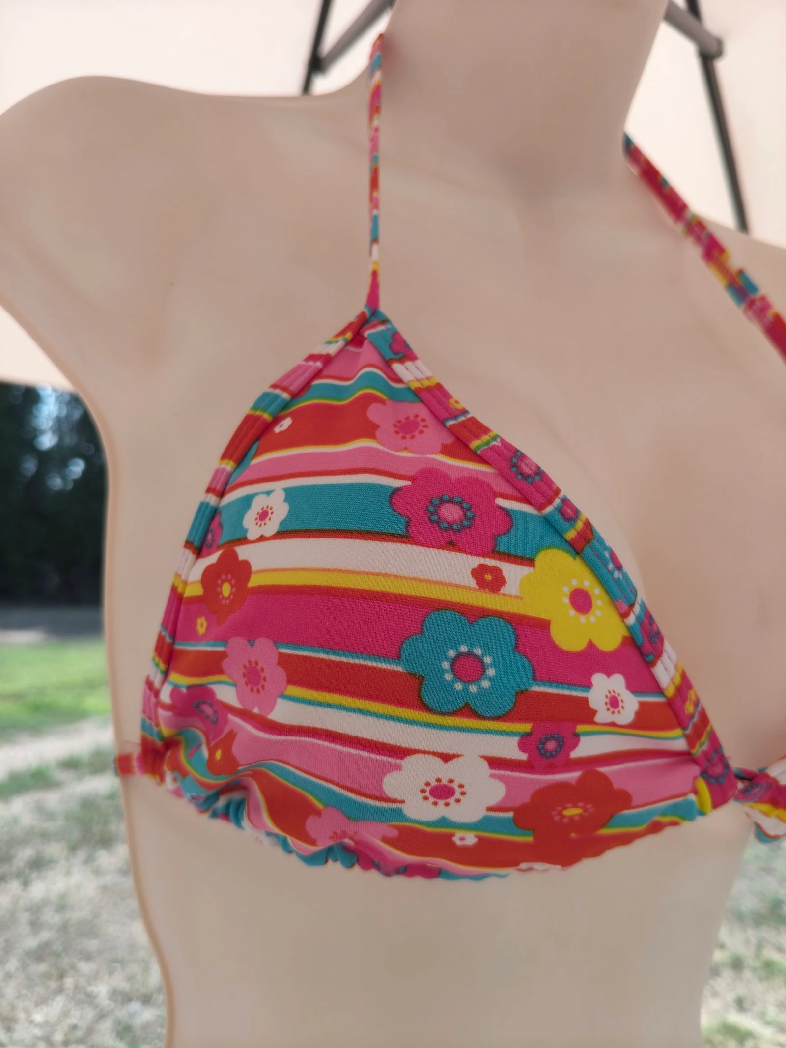 Creator-Bikini voor dames L/XL 3-delig met kleurrijk en bloemerig gestreept en margrietschabloon – photo 7